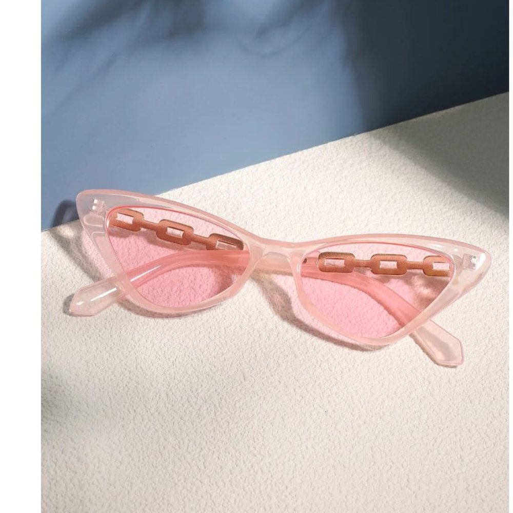 Brand New Pink Cat Eye Sunglasses for Fashionistas